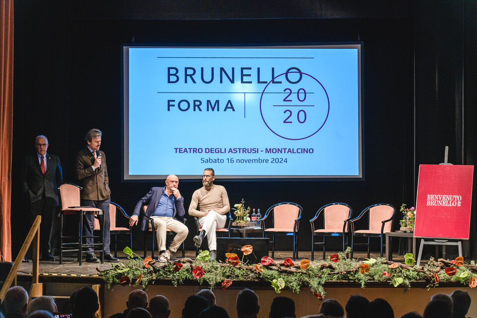 부르넬로 포르마 Brunello Forma 빈티지 평가제 발표회. 안드레아 로나르디 MW가 도입 배경, 경과, 결과를 보고하고 있다