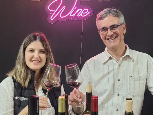 실바노 가르시아 후미야와인협회 회장과 와이너리 직원이 보여준 미소