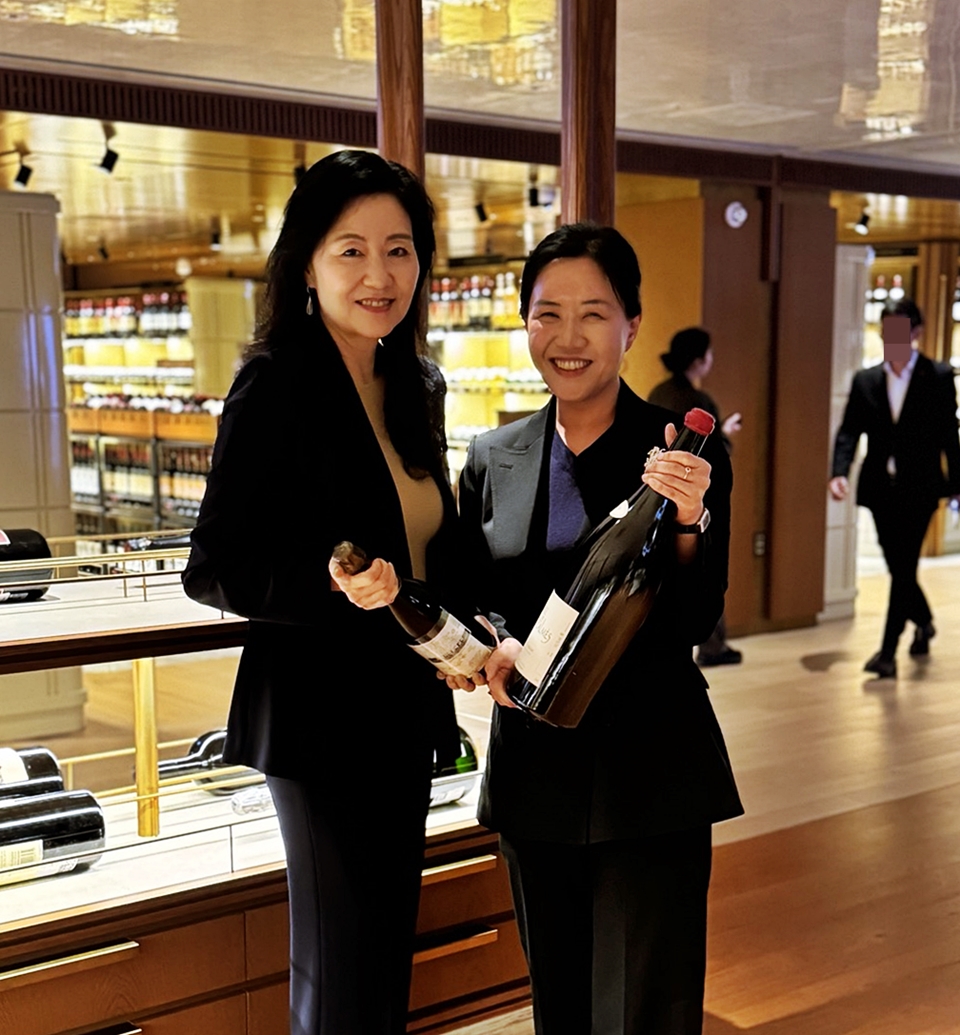 마스터 오브 와인(Masterof Wine) 지니 조 리(Jeannie Cho Lee)와 신세계 김민주 소믈리에 (사진=도윤 기자)