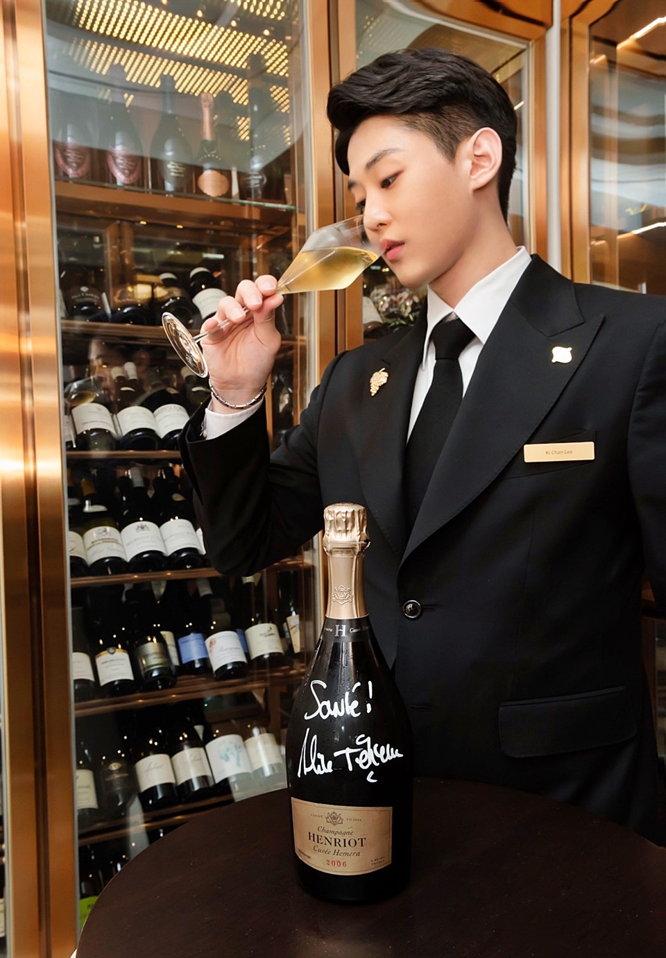 샴페인 앙리오(Champagne Henriot) 최초의 한국 앰버서더 이기찬 소믈리에와 미쉐린가이드 서울 2024 원스타 레스토랑 이타닉 가든에서 특별 인터뷰가 진행됐다 (사진 = 나라셀라)
