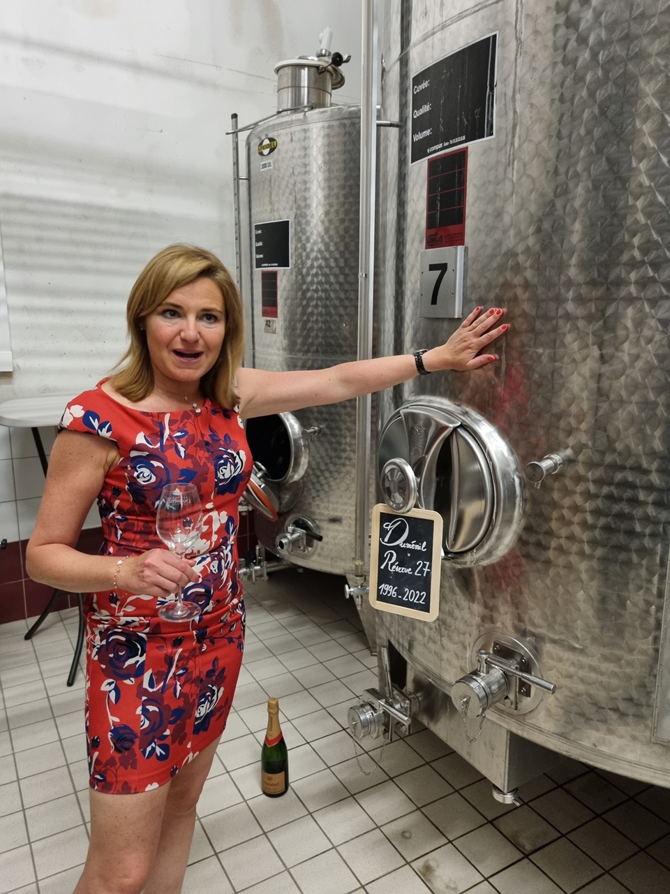 탱크에 저장된 1996~2022 빈티지의 리저브 와인 @마현수