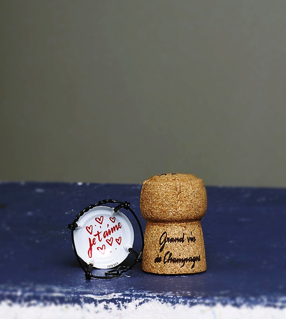 샴페인 뮤즐렛을 보면 '사랑해'라는 의미의 불어 '쥬뗌므(Je T’aime)'라는 문구가 적혀있어 더욱 로맨틱하고 러블리한 분위기를 연출할 수 있다