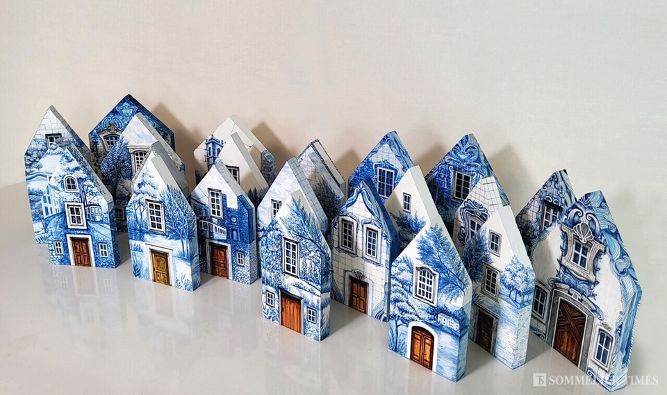 jiyura, 파란리스본 설치, acrylic on wood, 2025