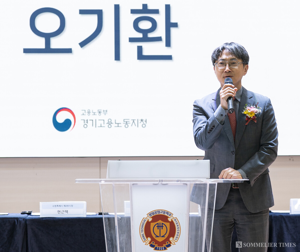 "2025 삼일공업고등학교 협약형 특성화고 컨소시엄 비전선포식"에 참석한 고용노동부 오기환 경기지청장이 축사를 하고 있다. (사진=김병수)