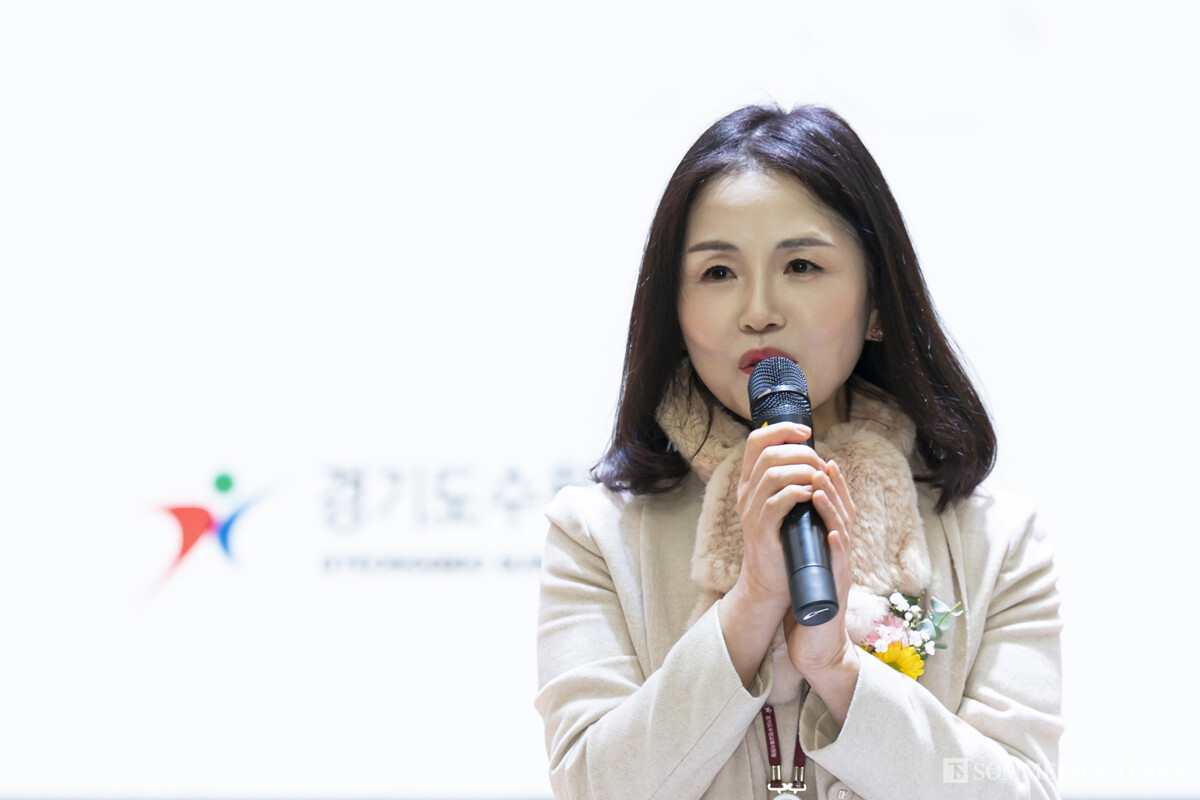 "2025 삼일공업고등학교 협약형 특성화고 컨소시엄 비전선포식"에 참석한 경기도수원교육지원청 김선경 교육장,이 축사를 하고 있다. (사진=김병수)