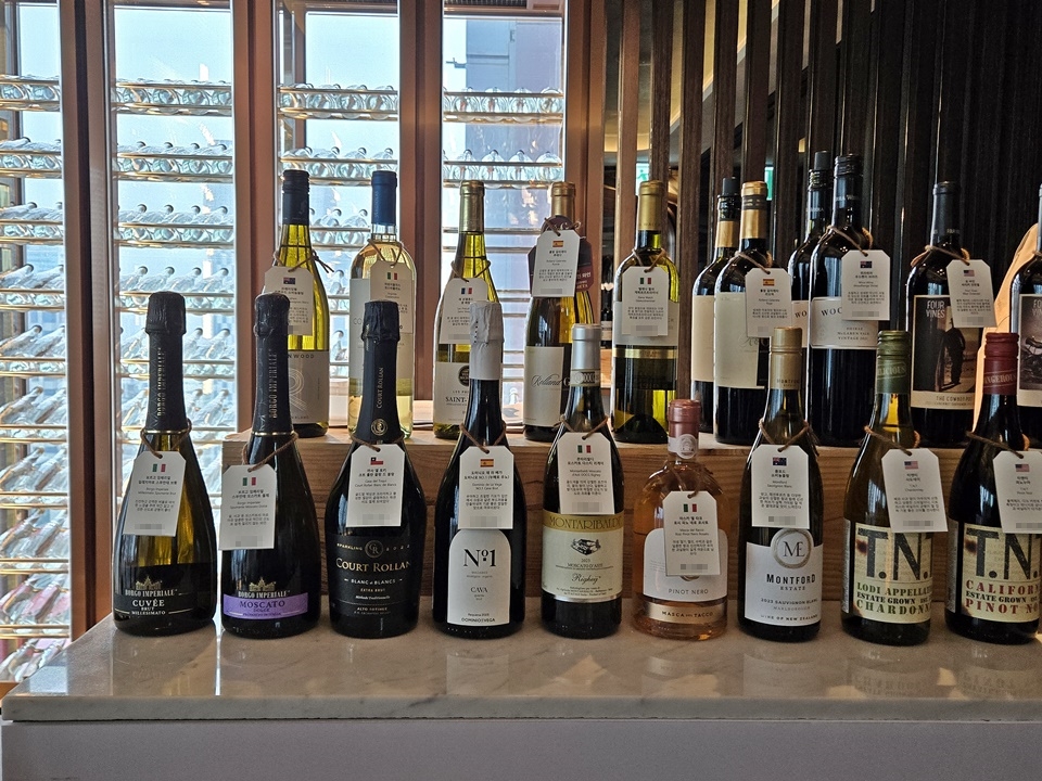 BK 트레이딩은 미국, 이탈리아, 스페인, 뉴질랜드 등 다양한 국가의 스파클링, 스틸, 포트 와인 등 총 22종의 와인을 소개했다