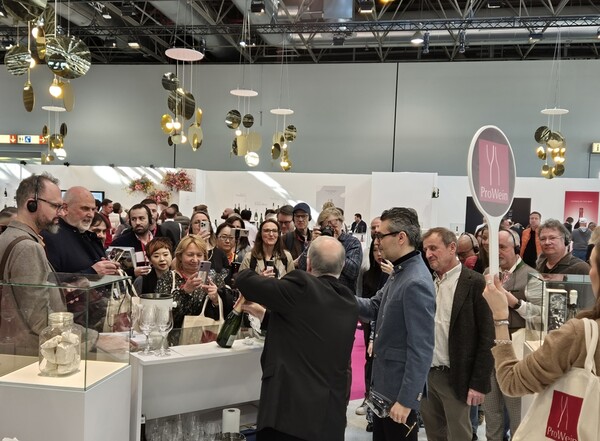 프로바인의 특별 테마관인 Champagne Lounge는 항상 많은 방문객으로 붐빈다.