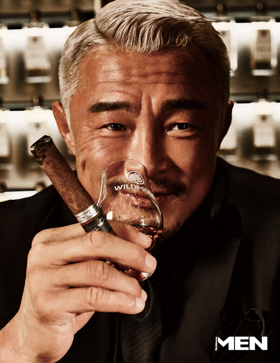 이종격투기 선수 추성훈이 윌리엄그랜트앤선즈코리아의 고숙성 블렌디드 스카치위스키 브랜드 ‘와일드무어(Wildmoor)’와 함께한 화보를 공개했다 (사진=맨 노블레스)