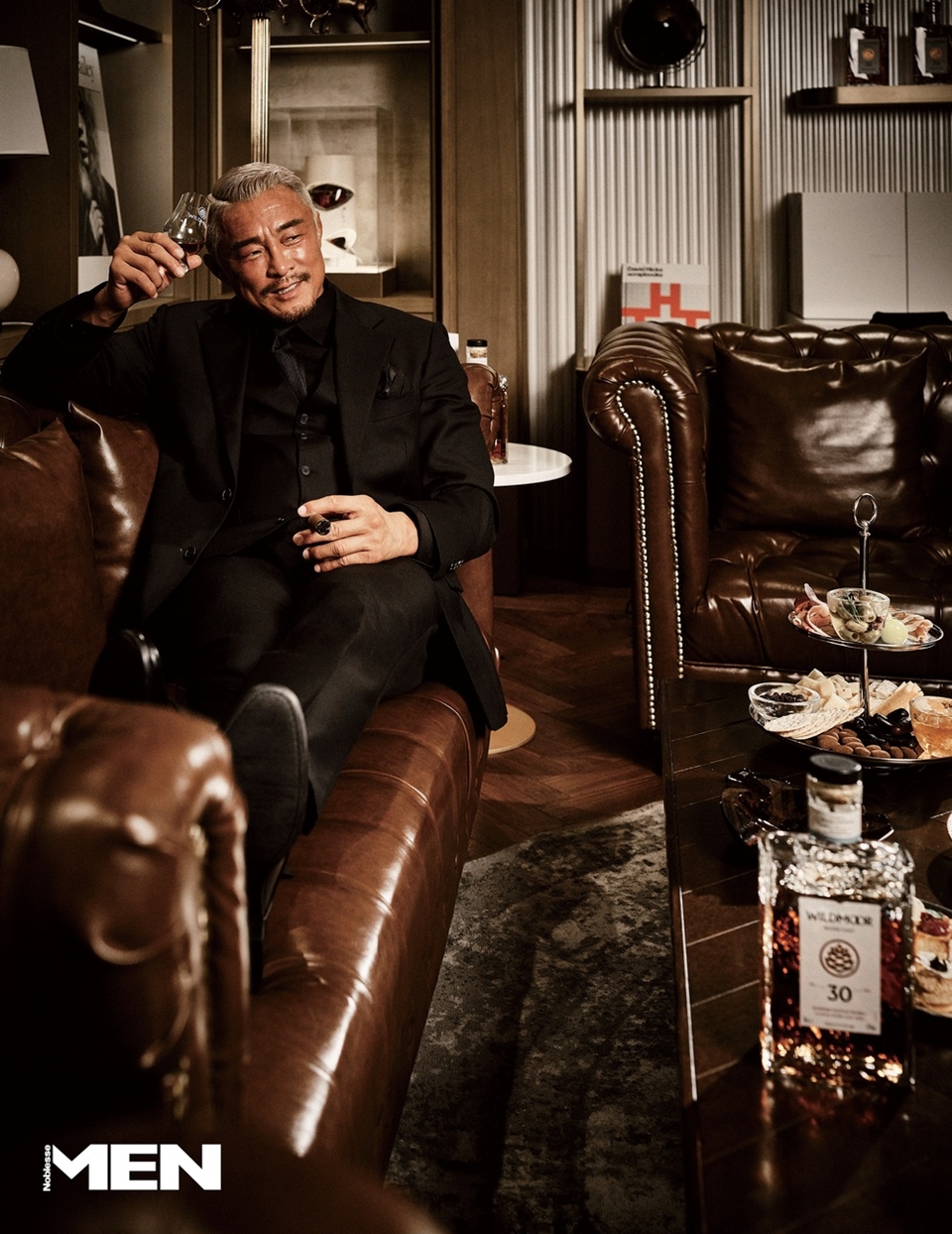 이종격투기 선수 추성훈이 윌리엄그랜트앤선즈코리아의 고숙성 블렌디드 스카치위스키 브랜드 ‘와일드무어(Wildmoor)’와 함께한 화보를 공개했다 (사진=맨 노블레스)