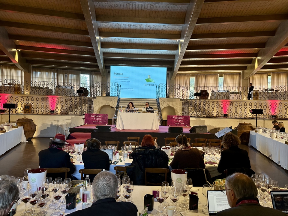 살바토레 페라가모의 장남 페루초가 부친의 모토인 명품정신을 이어받아  완성한 명품 휴양지 일 보로 Il Borro 내 이벤트 홀에서 제2회 발다르노 디 소프라 데이가 열렸다