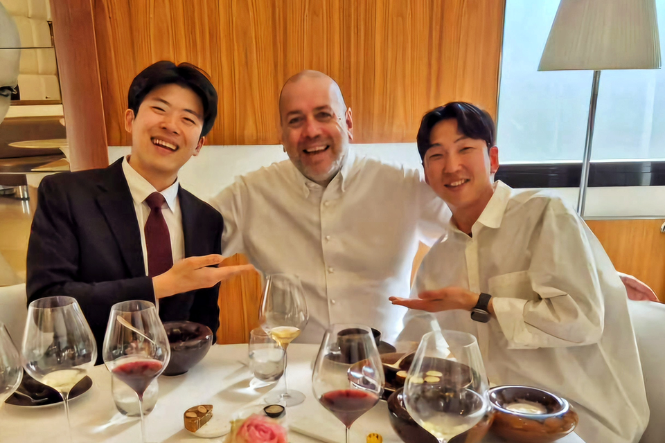 (좌측부터) 마현수 소믈리에, 셰프 Arnaud Lallement, 셰프 박진우