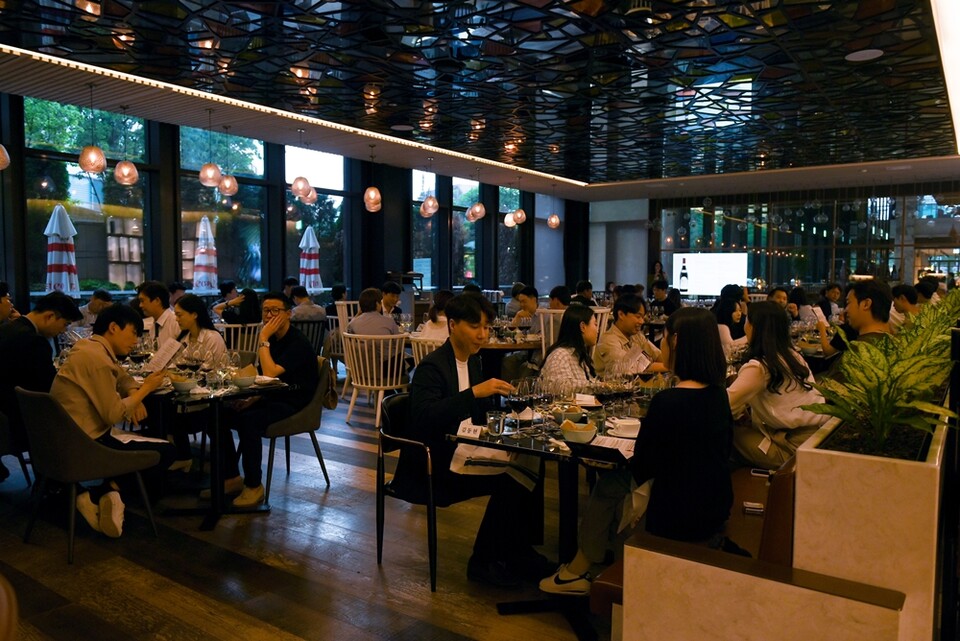 몬드리안 호텔 클레오에서 파리나 와인 디너가 진행됐다. @비케이트레이딩