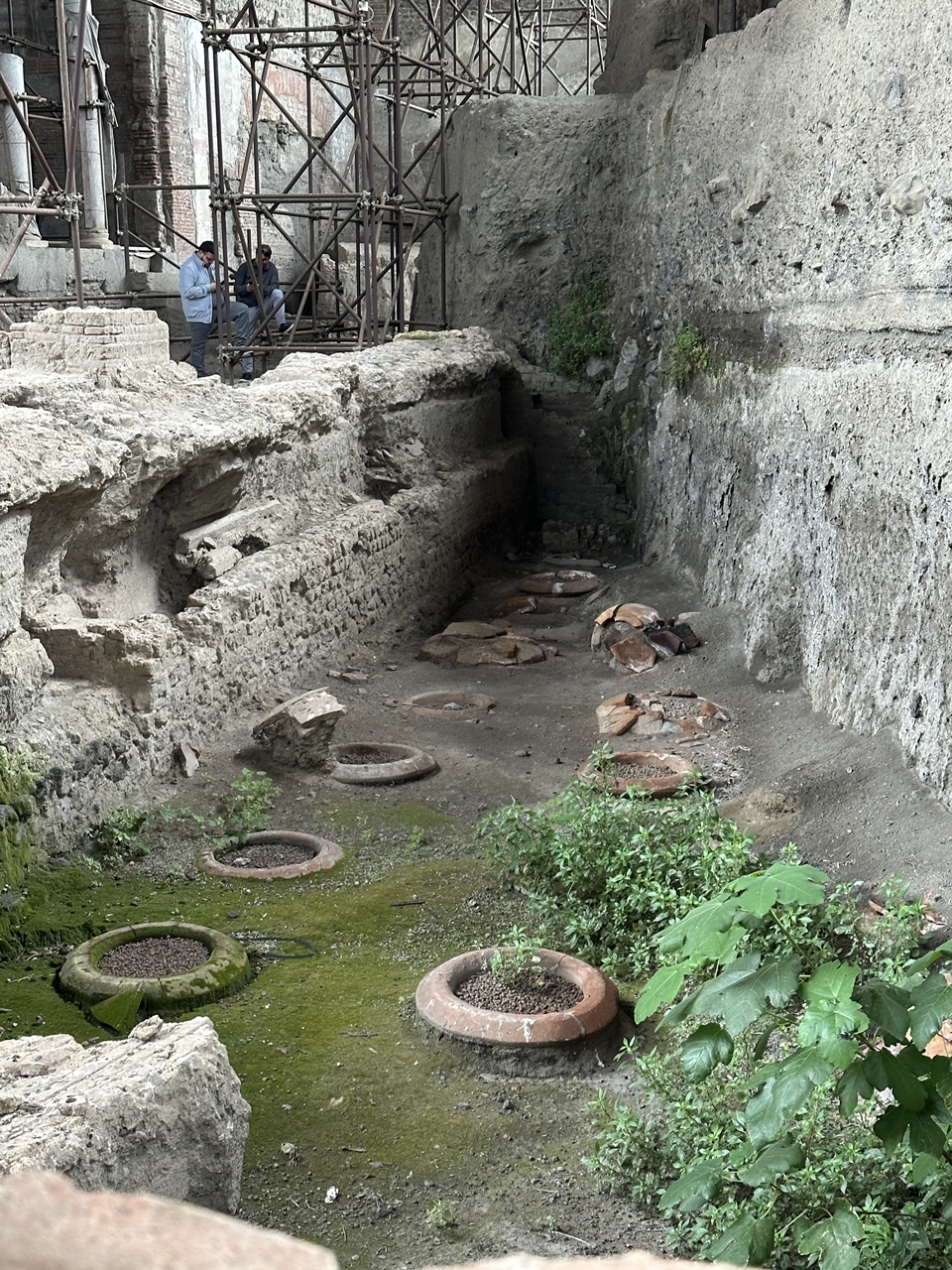 아우구스투스 황제 빌라 유적지 일부. 사진은 와인저장용  돌리아 토기 발견 장소를 보여준다