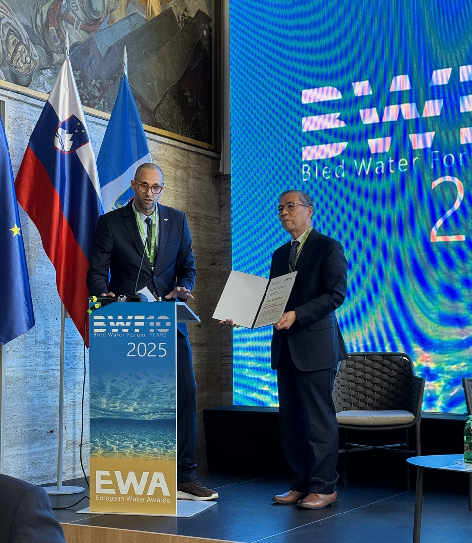 (사)한국국제소믈리에협회 고재윤 협회장(경희대 고황명예교수)가 6월 4일 빌라 블레드(Vila Bled)에서 진행된 블레드워터포럼/페스티벌(Bled Water Festival/Forum, 이하 BWF) 개회식에서 유러피언워터소믈리에협회(EWSA) 명예 회장으로 추대 위촉됐다.