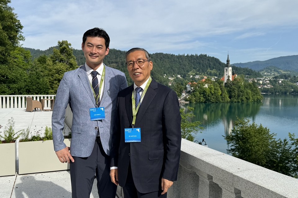 슬로베니아 빌라 블레드(Vila Bled)에서 10주년 블레드 워터페스티벌/포럼(Bled Water Festival/Forum, 이하 BWF)에 한국 워터소믈리에 대표로 (사)한국국제소믈리에협회 고재윤 회장(경희대 고황명예교수)와 김하늘 워터소믈리에((사)한국국제소믈리에협회 부회장)가 초청받아 참석했다.