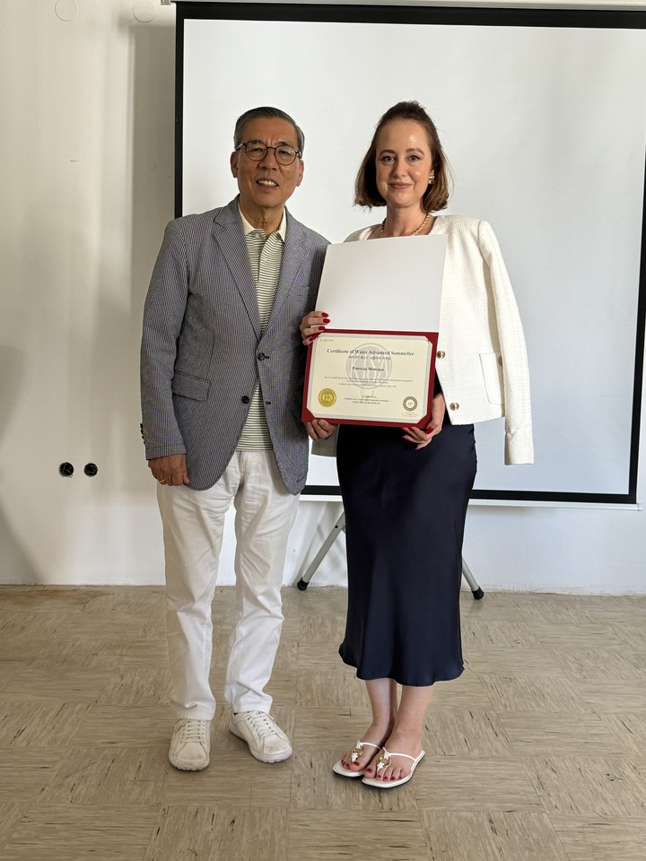 KISA 명예 어드밴스드 워터소믈리에 교육을 수료한 슬로베니아 BWF의 Patricija Mencigar