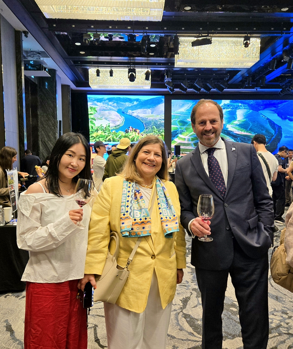 주한 포르투갈 대사 수자나 바즈 파투(Susana Vaz Patto)와 포르투갈 와인 협회장 프레데리코 팔카웅(Frederico Falcao)이 함께 행사에 참석했다