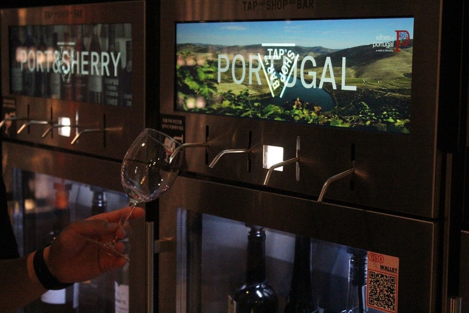 포르투갈 와인 협회와 대중적인 와인 문화 확산에 앞장서고 있는 캐주얼 와인바 ‘탭샵바(TAPSHOP BAR)’의 프로모션