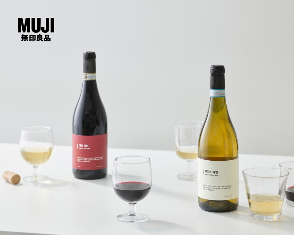 무인양품이 제안하는 일상 속 한잔, 자연과 조화 이룬 ‘와인’ 2종 출시 (사진=무인양품)