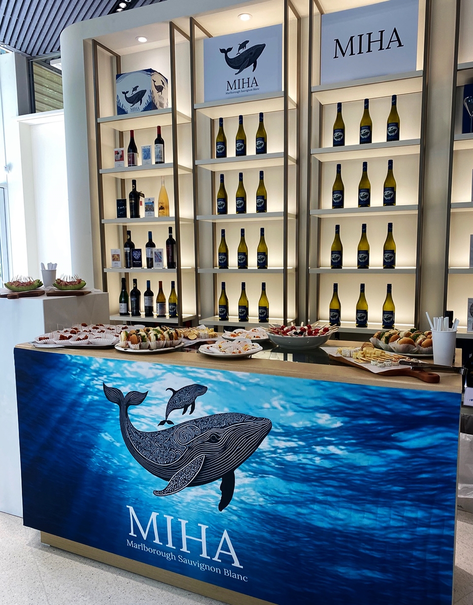 지난 7월 11일, 아트인더글라스 갤러리에서 '미하 소비뇽 블랑' 신규 론칭 기념 브랜드 시음회가 개최되었다.