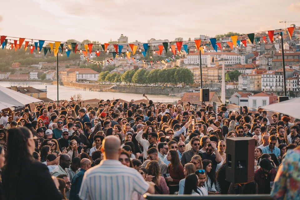 VP레스토랑 테라스에서 열리는 DJ파티 (사진=WOW)