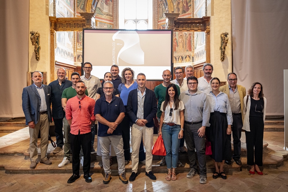 아 몬테팔코 개막식에 참여한 몬테팔코 사그란티노 와인협회 임원들