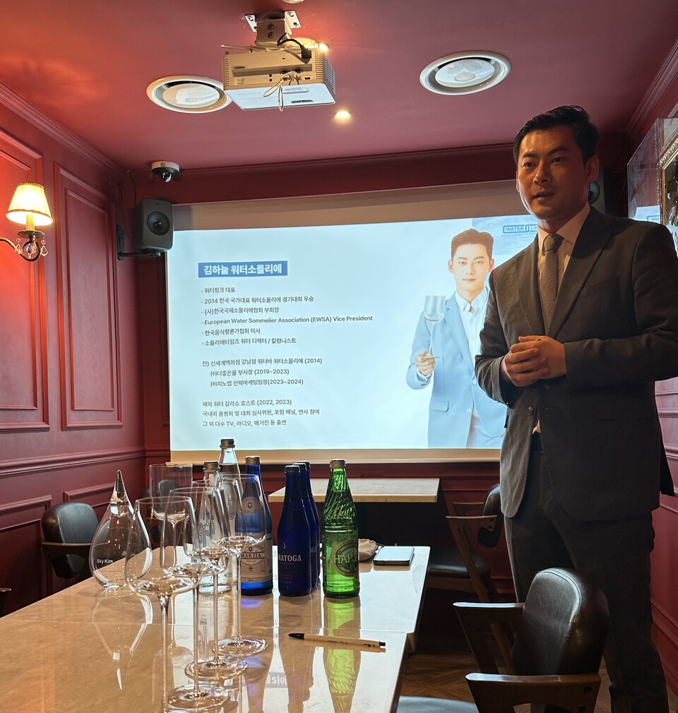 왼쪽부터 지리산1915, 마르지아 스틸, 사라토가 탄산수, 나르잔 탄산수