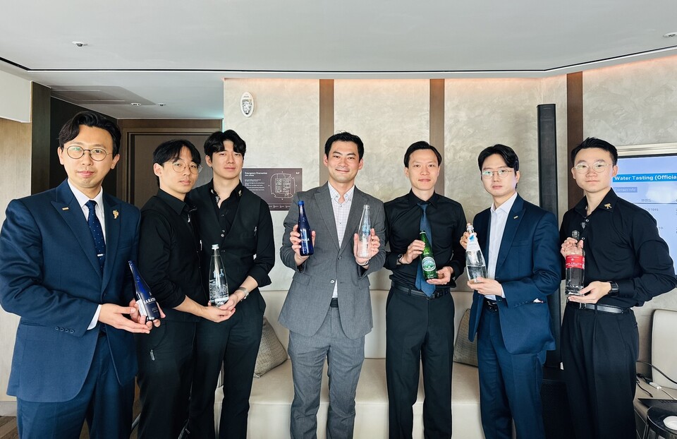 8번째 프리미엄 워터 캠페인은 BAR 81에서 진행됐다. @BAR 81