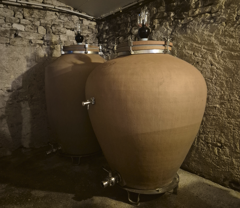 칠레의 한 유명 와이너리에서 본 현대식 암포라