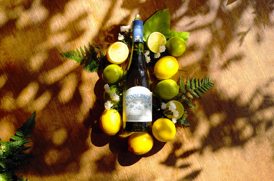 타이거인터내셔날이 올해 출시한 ‘울팩 소비뇽 블랑(Wool Pack Sauvignon Blanc)’은 2025 대한민국 주류대상에서는 신대륙 부문 ‘대상’ 수상과 함께 비비노(Vivino)에서 4.4점(2025년 8월 25일 기준)을 기록하며 높은 평가를 받고 있는 와인이다