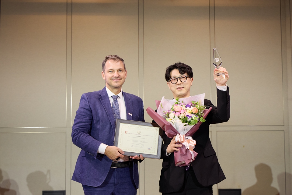 제24회 한국 소믈리에 대회에서 CJ푸드빌 더스테이크하우스 '이형택 소믈리에'가 우승을 차지했다.