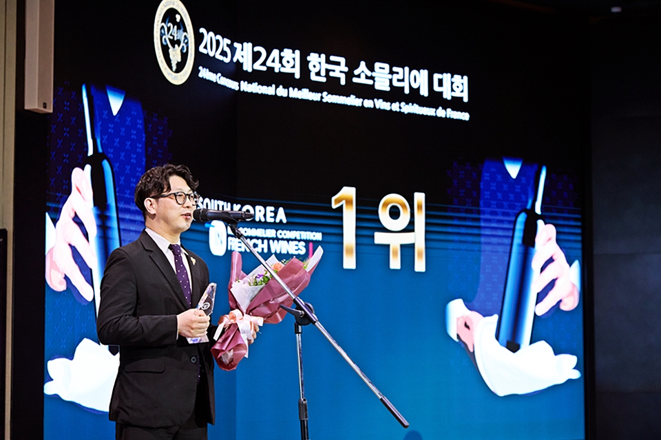 이형택 소믈리에는 총 13번의 도전을 통해 2025년 제 24회 한국 소믈리에 대회의 영광의 우승자로 우뚝 섰다