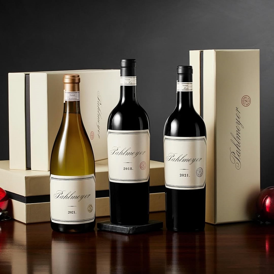 팔메이어(Pahlmeyer)의 역사는 본래 변호사였던 제이슨 팔메이어(Jayson Pahlmeyer)가 1981년 보르도 클론의 포도나무를 식재하면서 시작됐다