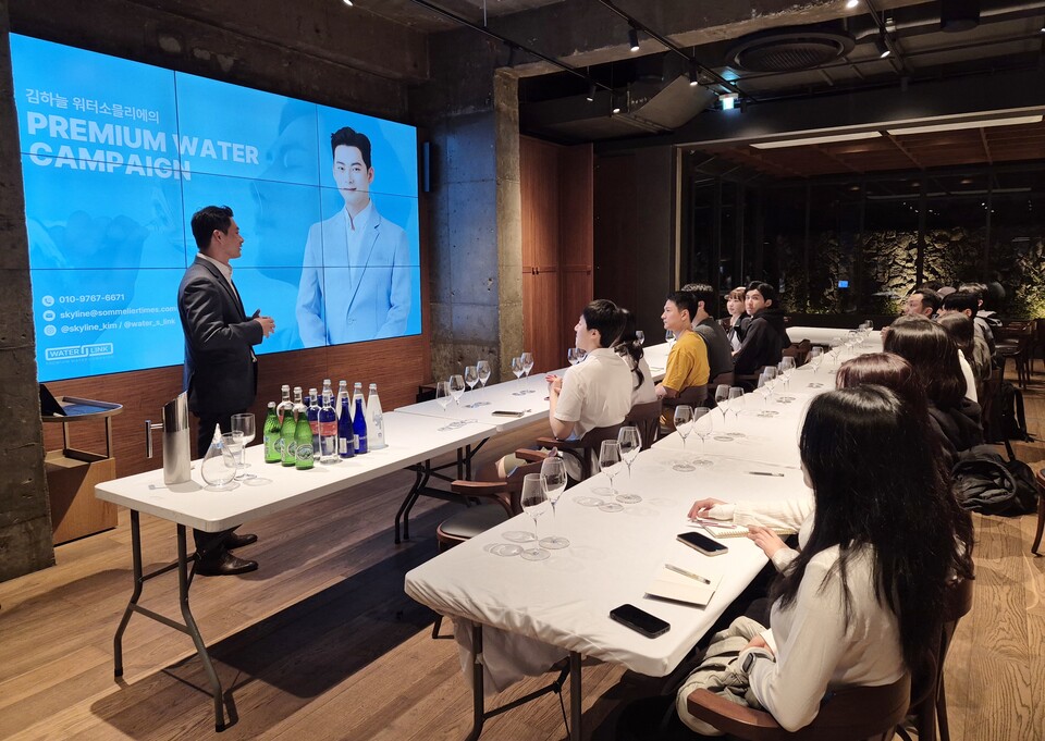 김하늘의 12번째 프리미엄 워터 캠페인이 정식당에서 진행됐다. @정식당