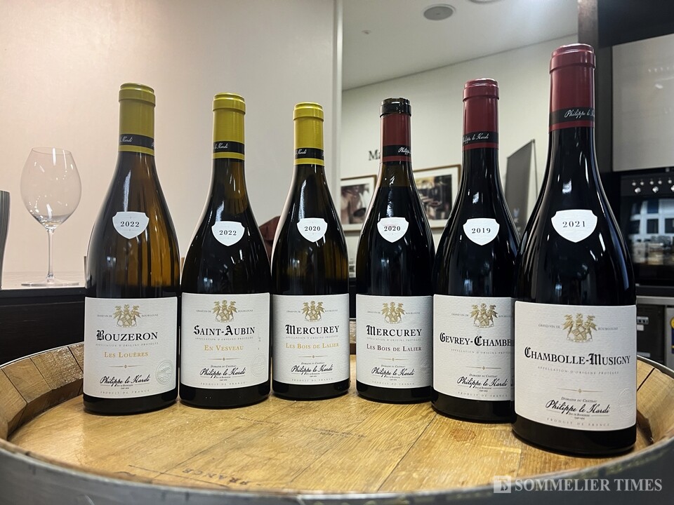 (왼쪽부터) 부즈롱 ‘레 루에르’ (Bouzeron ‘Les Louères’) 2022, 생토방 ‘엉 베보’ (Saint-Aubin ‘En Vesveau’) 2022, 메르퀴레 ‘레 부아 드 랄리에’ 블랑 (Mercurey ‘Les Bois de Lalier’ Blanc) 2020