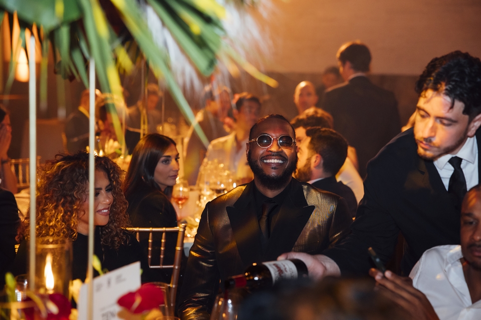 골든 바인즈 기업가상(The Golden Vines Entrepreneur Award)을 수상한 전 NBA 농구선수이자 ‘VII(N) 더 세븐스 에스테이트(VII(N) The Seventh Estate)’ 와인 브랜드 공동 창립자인 카멜로 앤서니(Carmelo Anthony) (사진=@mattporteous and @becky_lee_brun for The Golden Vines®)