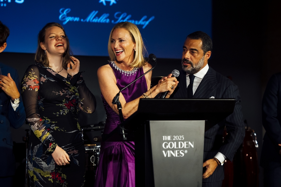 갈라 디너의 사회를 맡은 에미상 수상 언론인 리사 페트릴로(Lisa Petrillo) (사진=@mattporteous and @becky_lee_brun for The Golden Vines®)