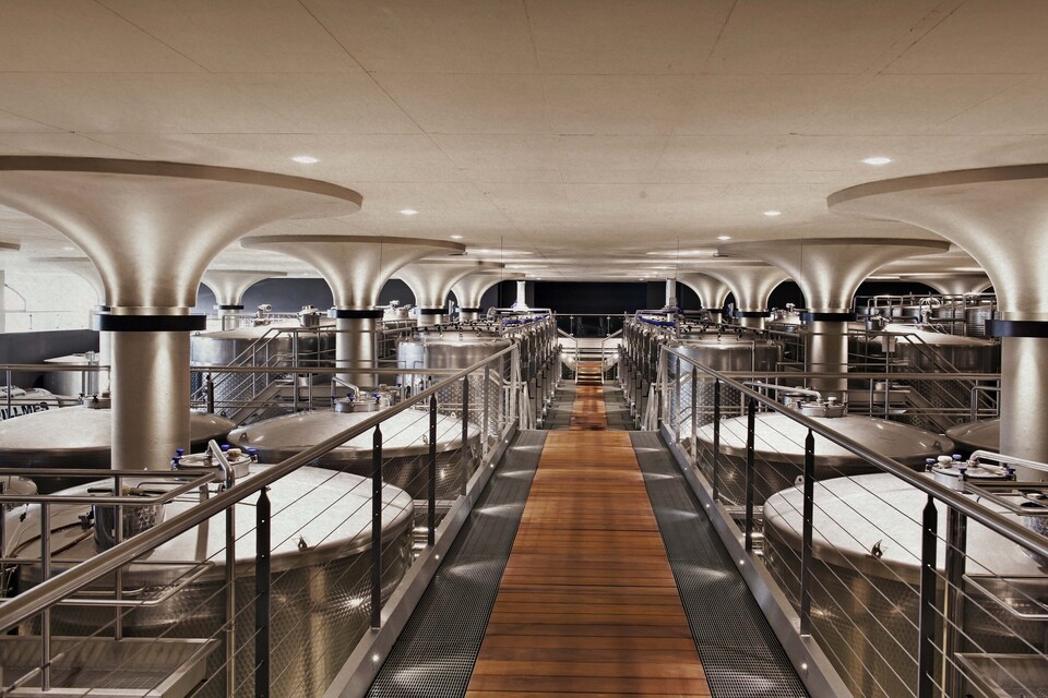 현대적 시설로 탈바꿈한 체끼 와이너리 @비케이트레이딩