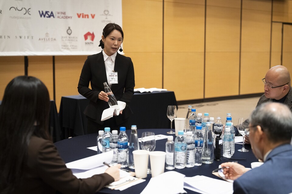 지리산 1915를 서비스하고 있는 정진영 워터소믈리에 @KISA